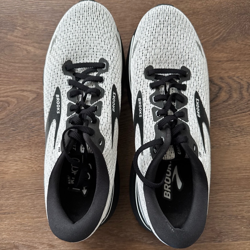 Brooks Ghost 15 Men's Gray and Black Athletic Shoes